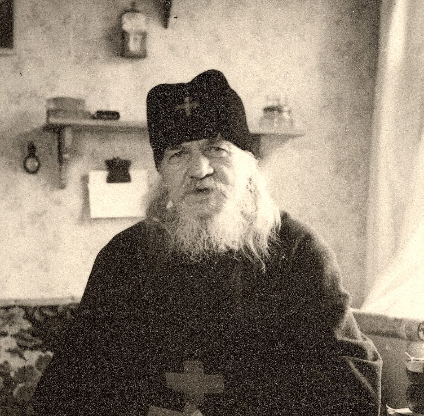 Skeemaigumeni Johannes sai osakseen paljon kunnioitusta, mutta myös yllättävää arvostelua