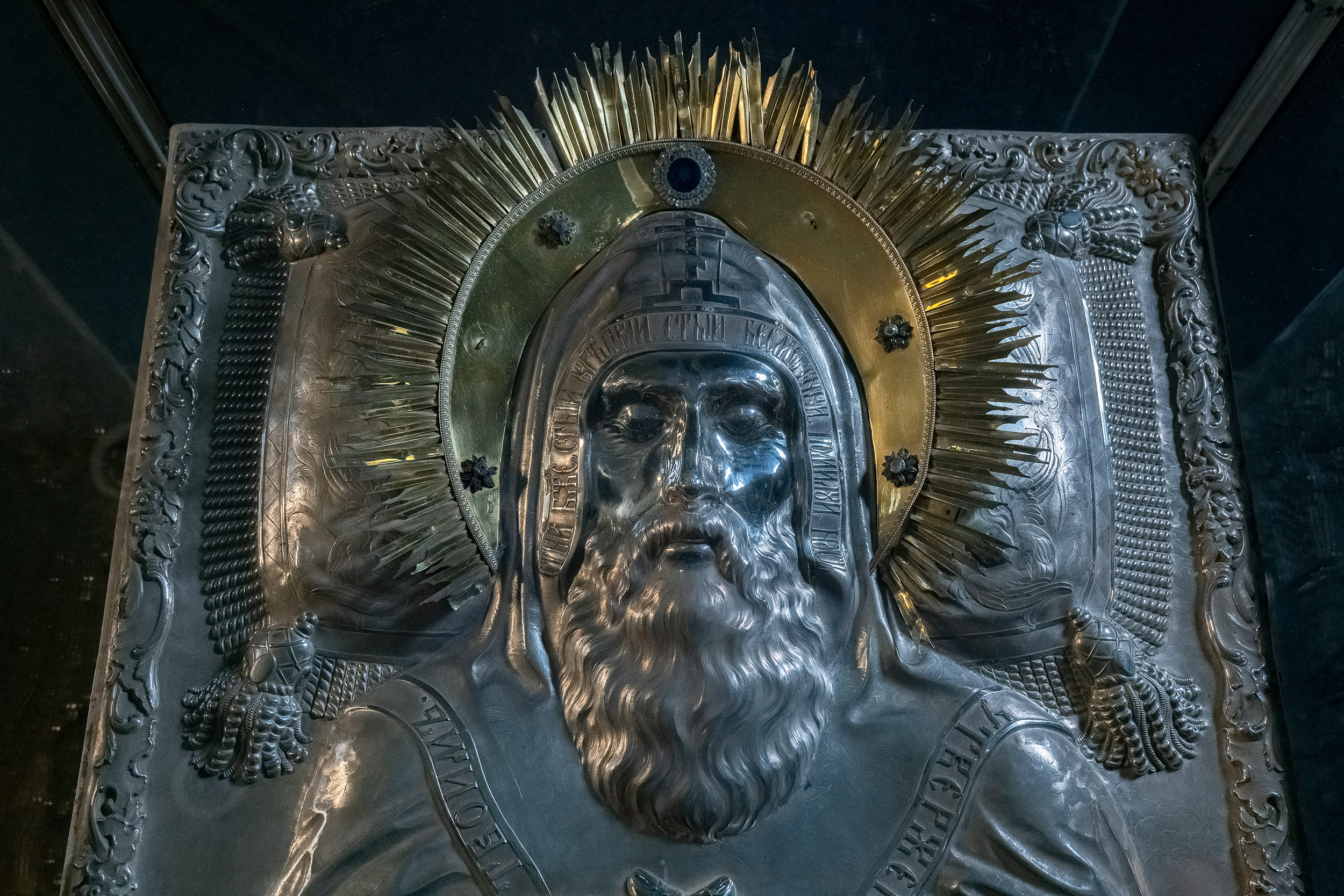 Pyhittäjä Arseni Konevitsalaisen muistoarkun yläosa