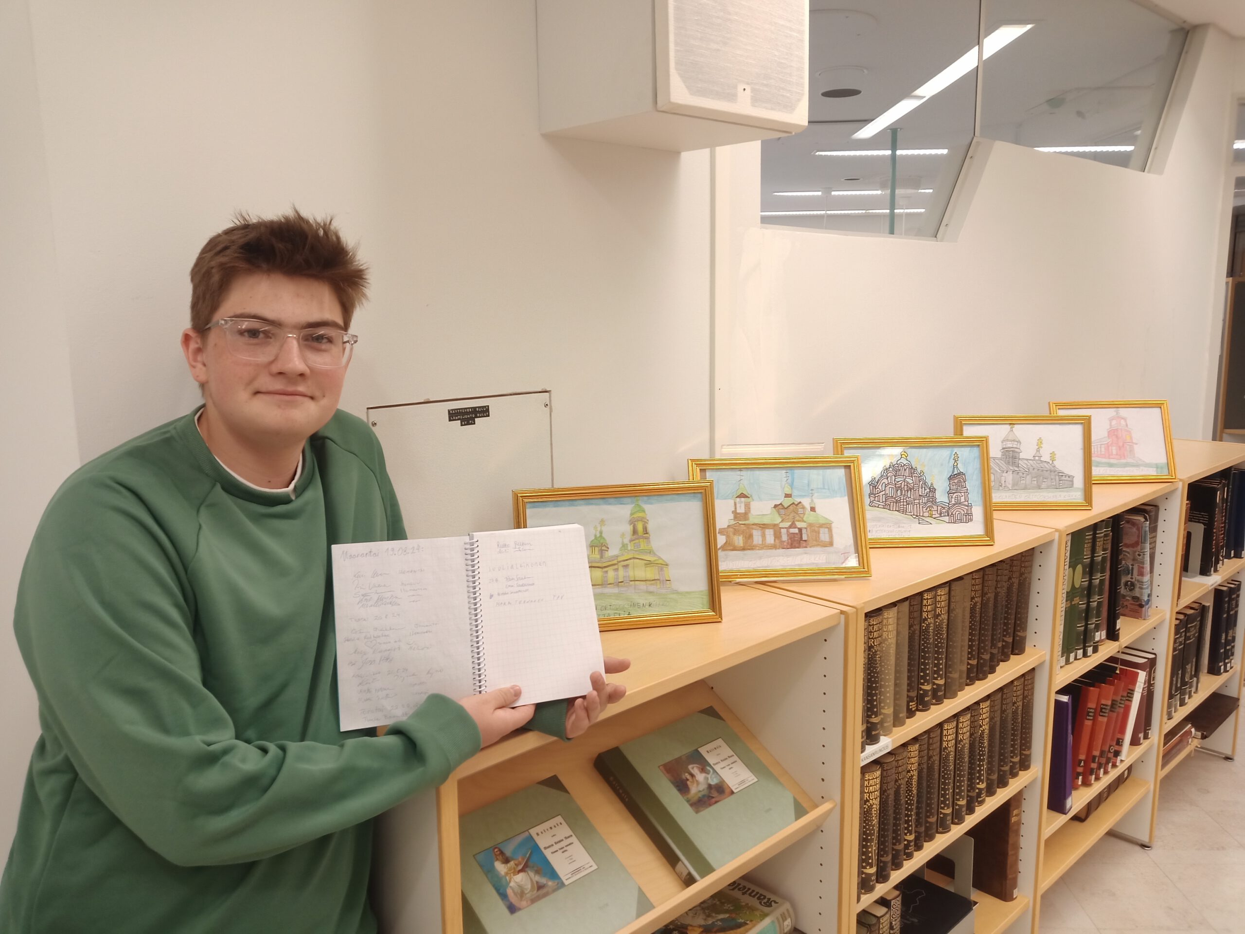Ortodoksisia pyhäkköjä piirtävä ukrainalainen Roman, 15, sai oman näyttelyn – haaveena pappisseminaari