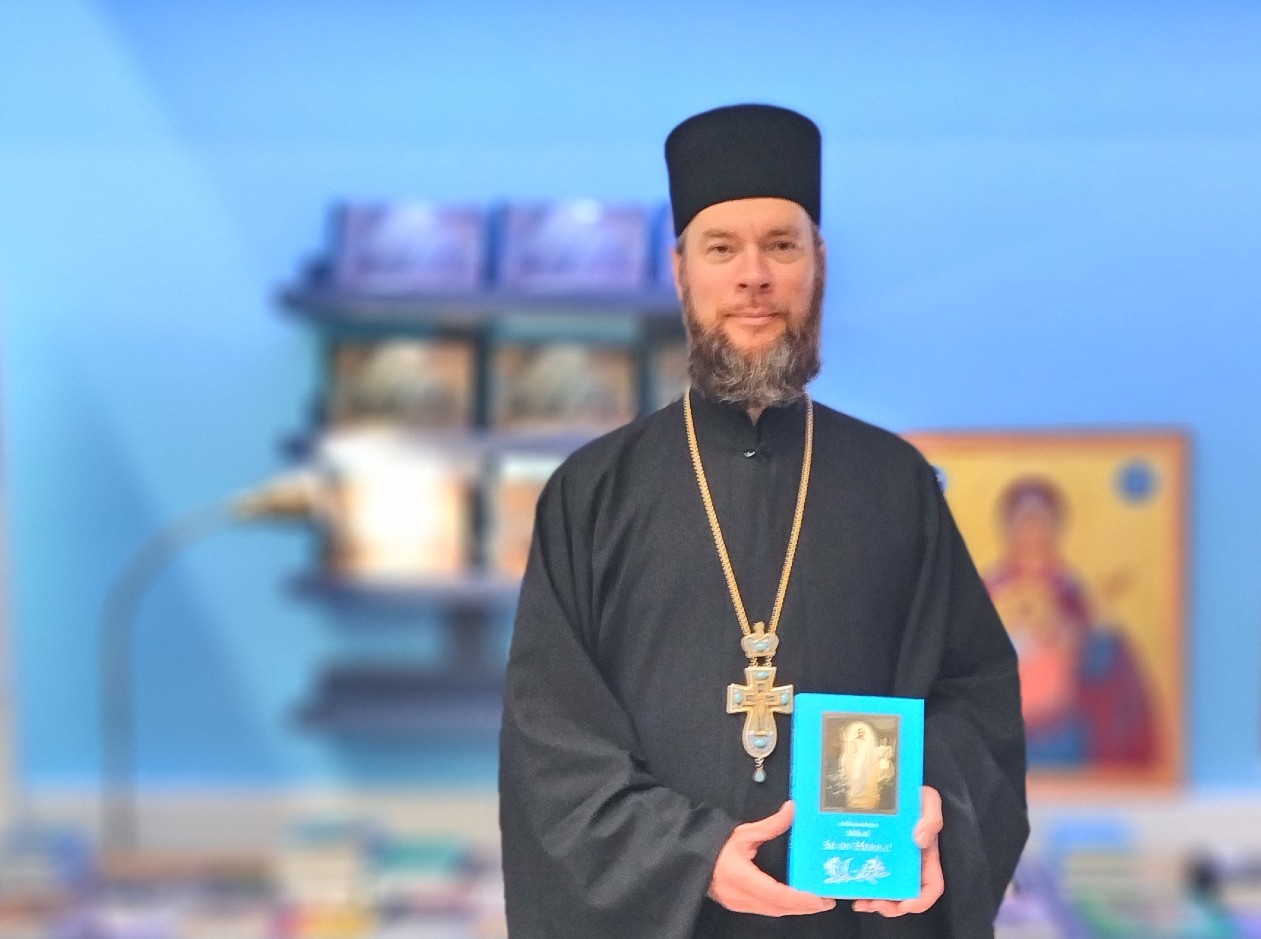 Igumeni Mikael julkaisi ”matkaoppaan” kirkkovuoteen, ja toinenkin kirja on jo suunnitteilla