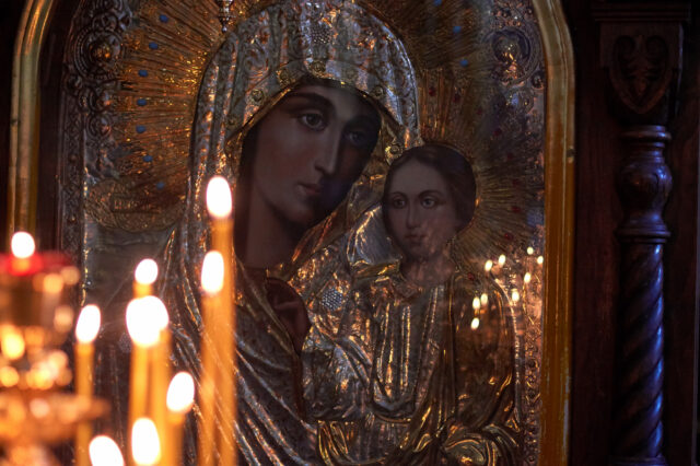 Jumalanäidin ikoni ja tuohukset