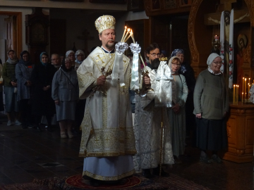 Metropoliitta Arseni Valamon luostarin p&auml;&auml;kirkossa temppelijuhlan aikaan