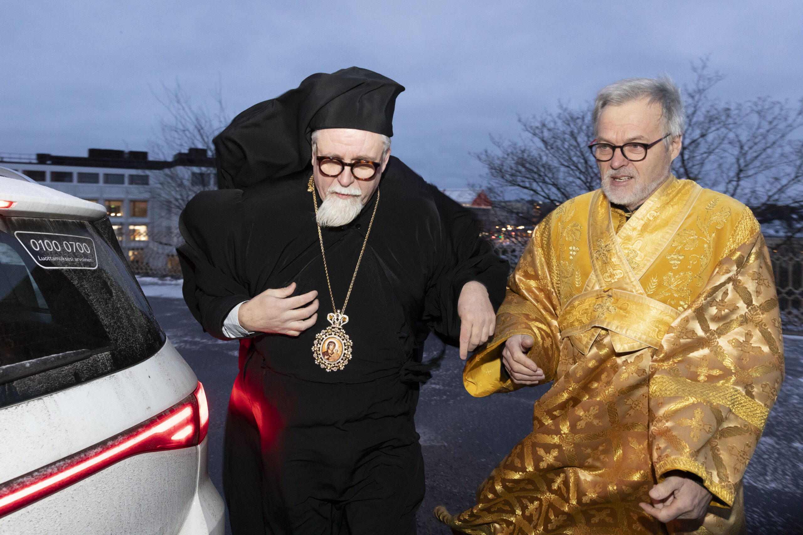 Arkkipiispa Elia saapuu Uspenskin katedraaliin