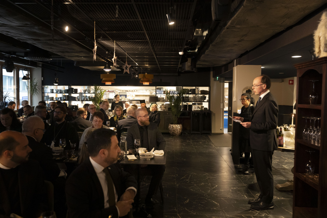 Eduskunnan puhemies Jussi Halla-aho pit&auml;m&auml;ss&auml; puhetta