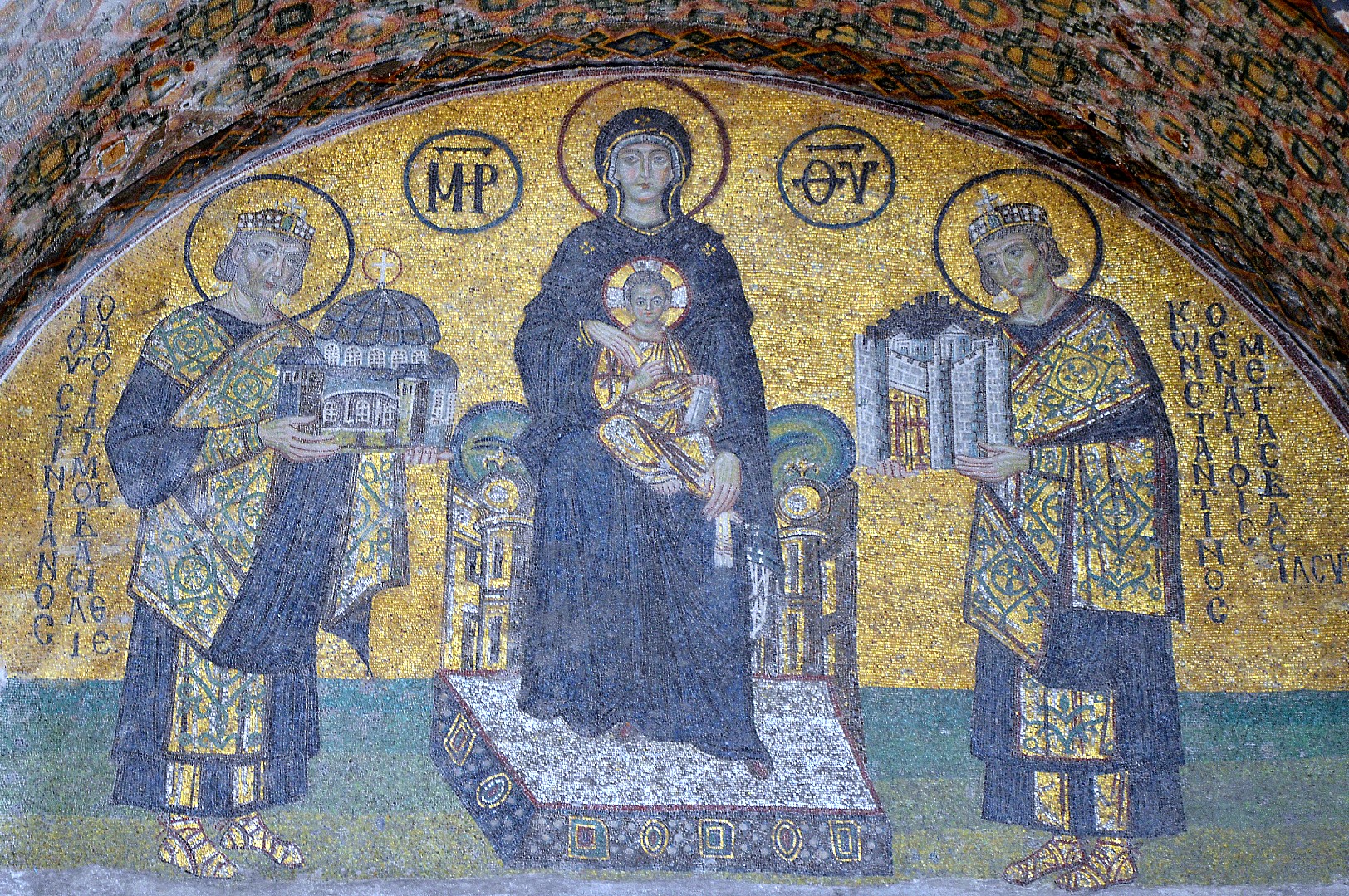 Konstantinus ja Konstantinopoli Justinianus ja Hagia Sofia Neitsyt Maria misaiikissa