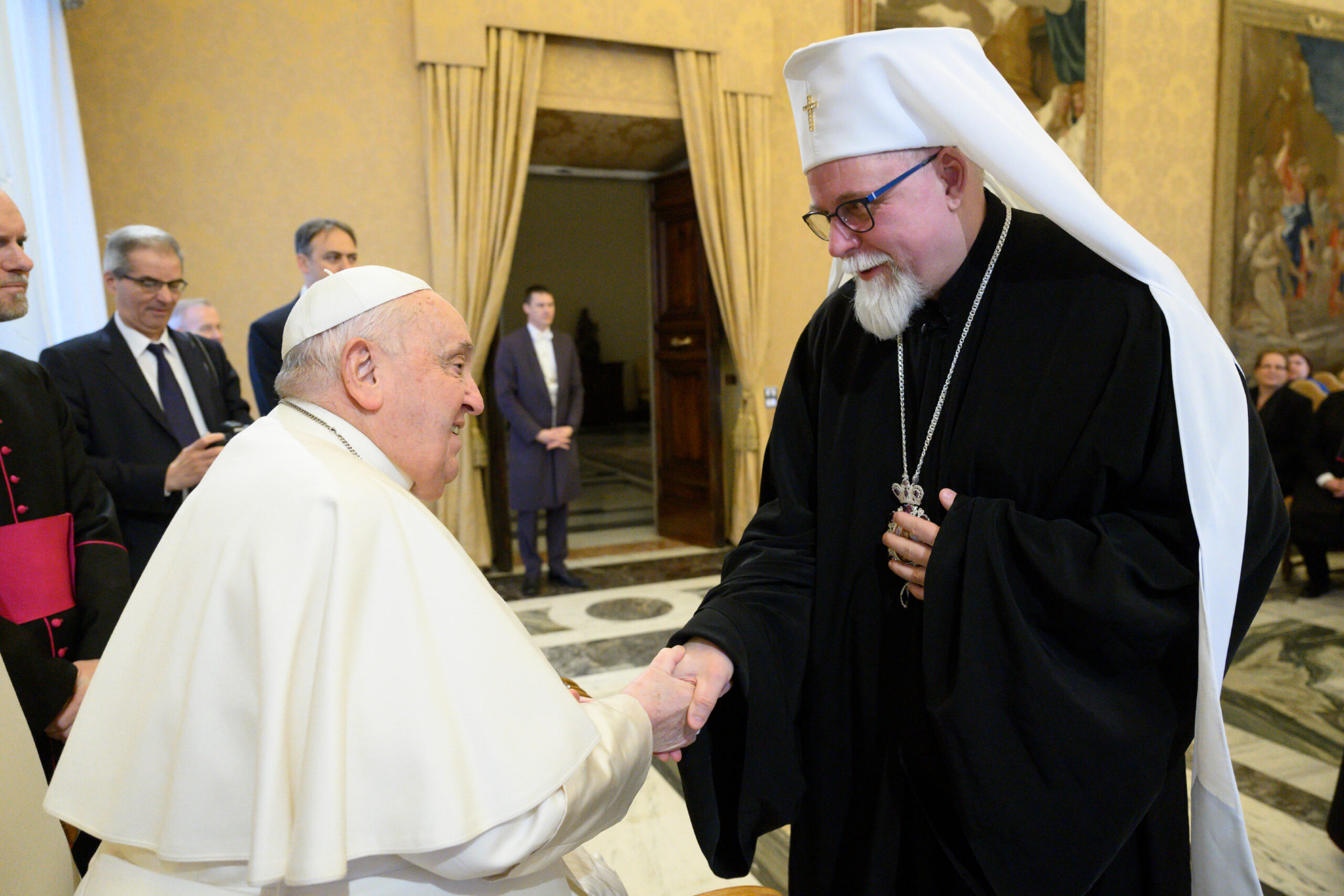 Paavi Franciscus ja arkkipiispa Elia Vatikaanissa 2025