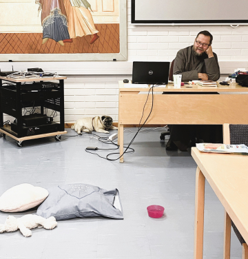 Arkkimandriitta Andreas ja Tyty luennoivat yhdess&auml; Pyhillä poluilla lemmikin kanssa -kurssilla Valamon opistolla 2024