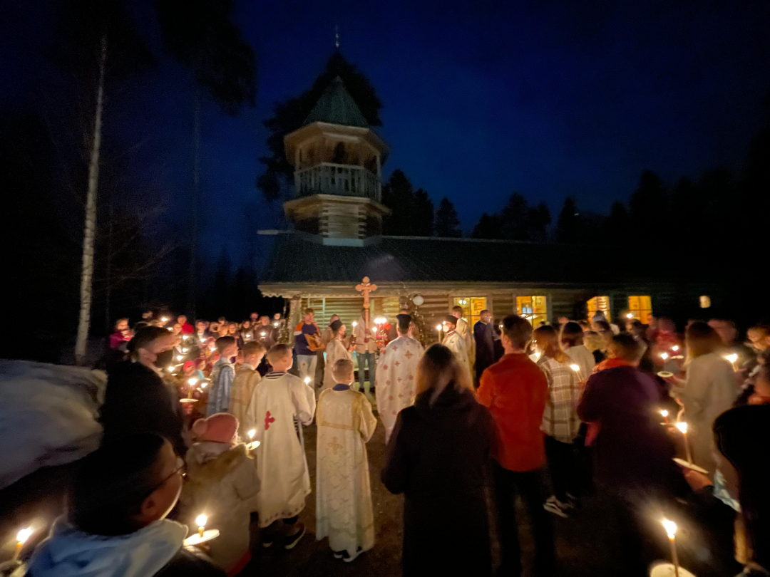 pääsiäisyön palvelus Kaunisniemessä