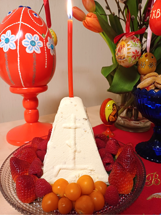 Pasha ja kulitsa pääsiäispöydässä