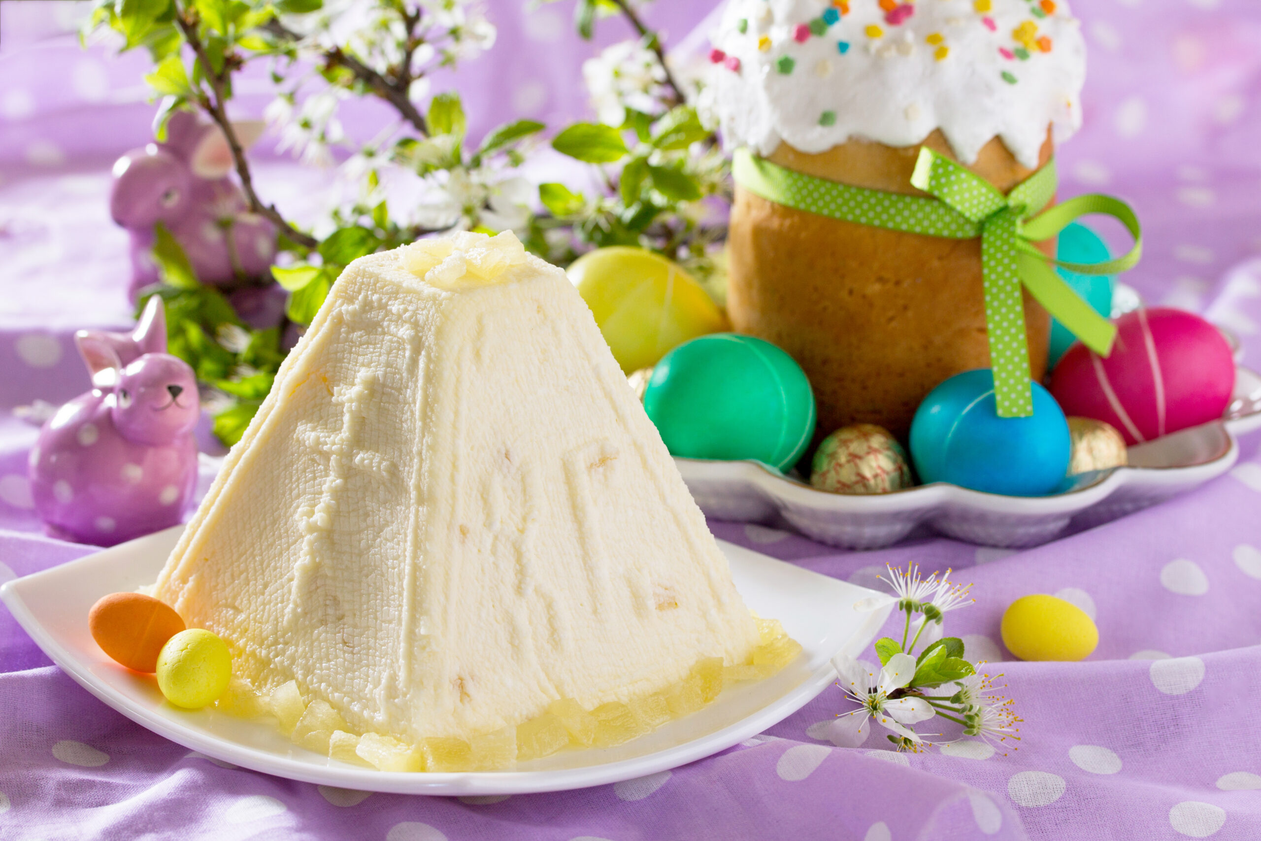 Pasha kruunaa pääsiäispöydän – Lintulan luostarissa herkkua valmistellaan viikkokausia