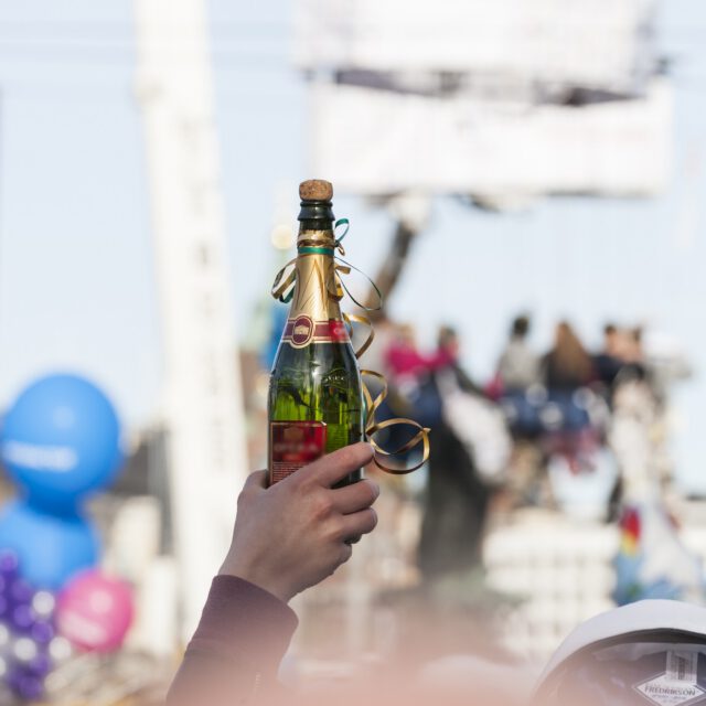 Vappu juhlintaa ja kuohuviini