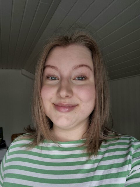 Bloggaaja Noora Särkkä lähikuvassa