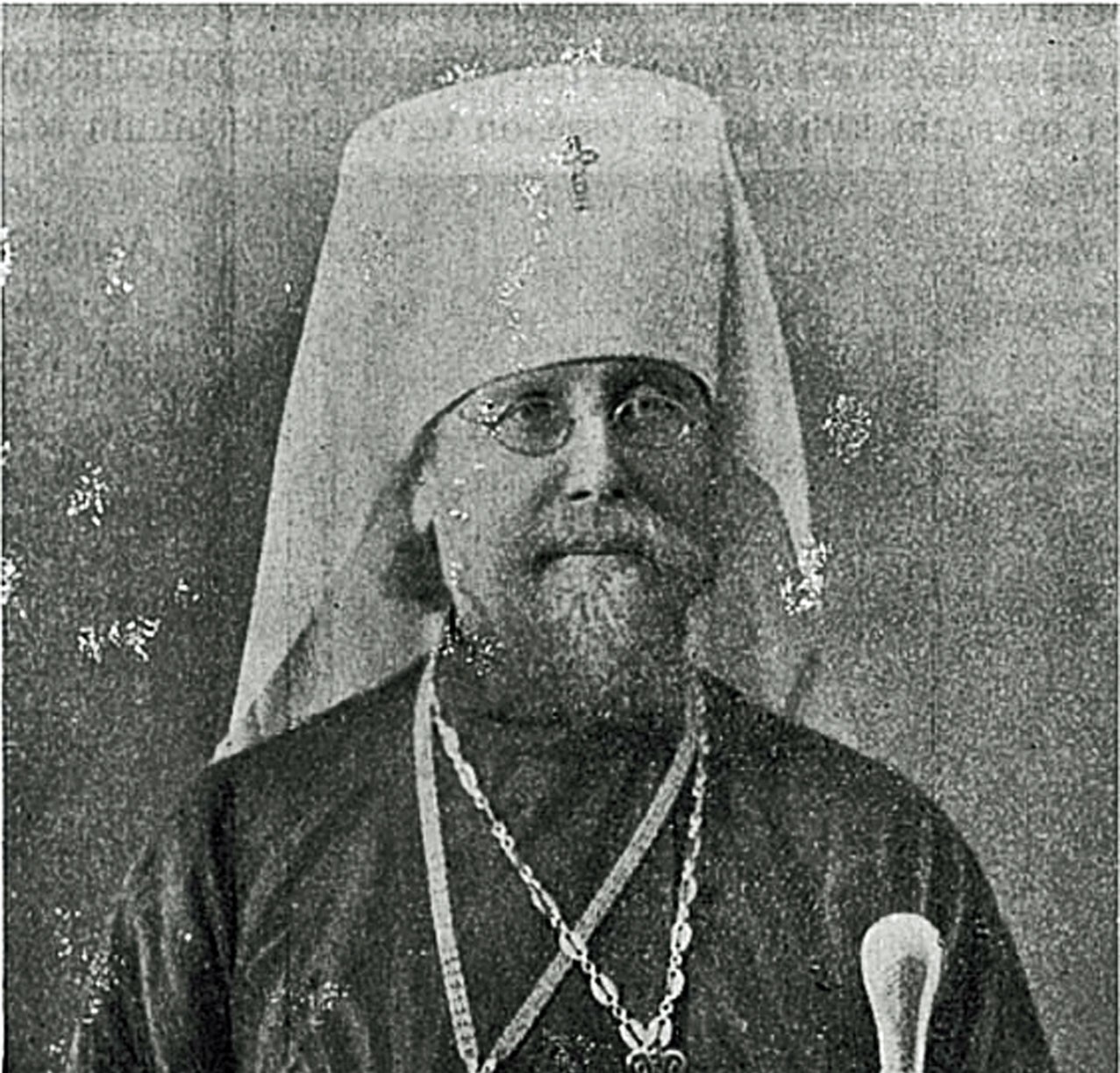 Metropoliitta Aleksanteri saa hautamuistomerkin Kristuksen kirkastumisen kirkon pihaan Tallinnassa