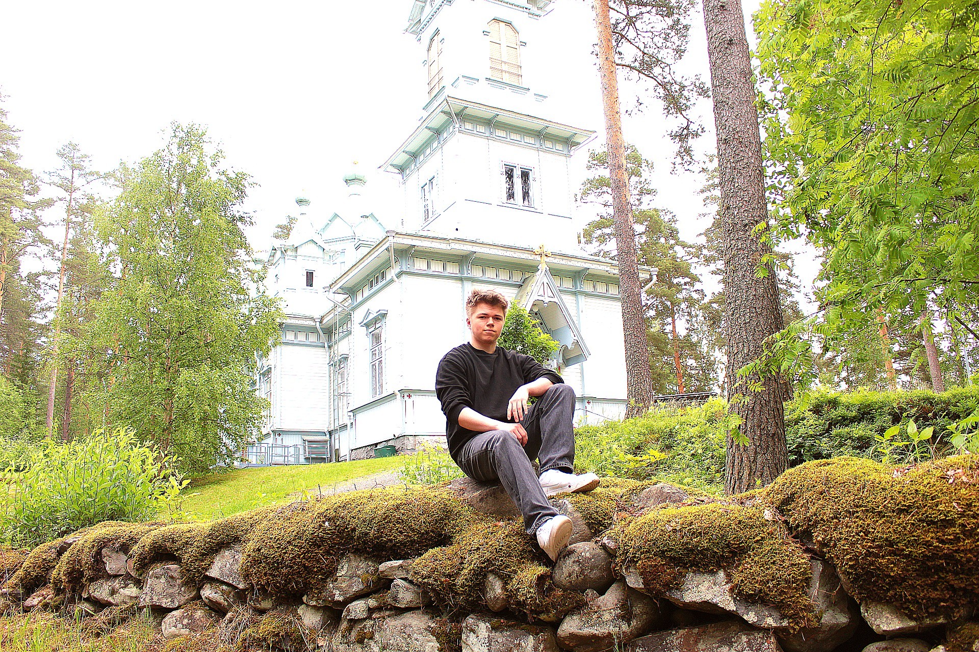 Joona toimii kirkko-oppaana Viinijärvellä – piipahda myös näissä pyhäköissä