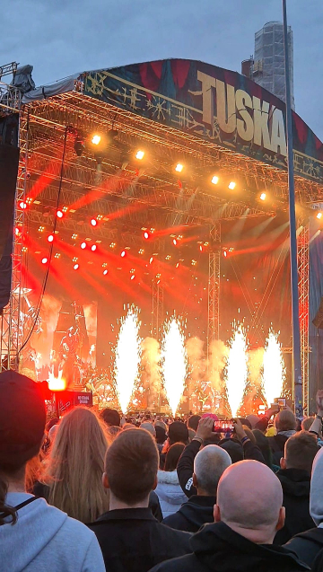 Pyroja Powerwolfin esiintyessä Tuskassa 2025