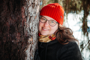 Tutkija Aila Mustamo l&auml;hikuvassa