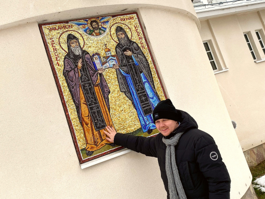 Isä Sergiy Berezhnoy ja ikoni Valamossa 2022
