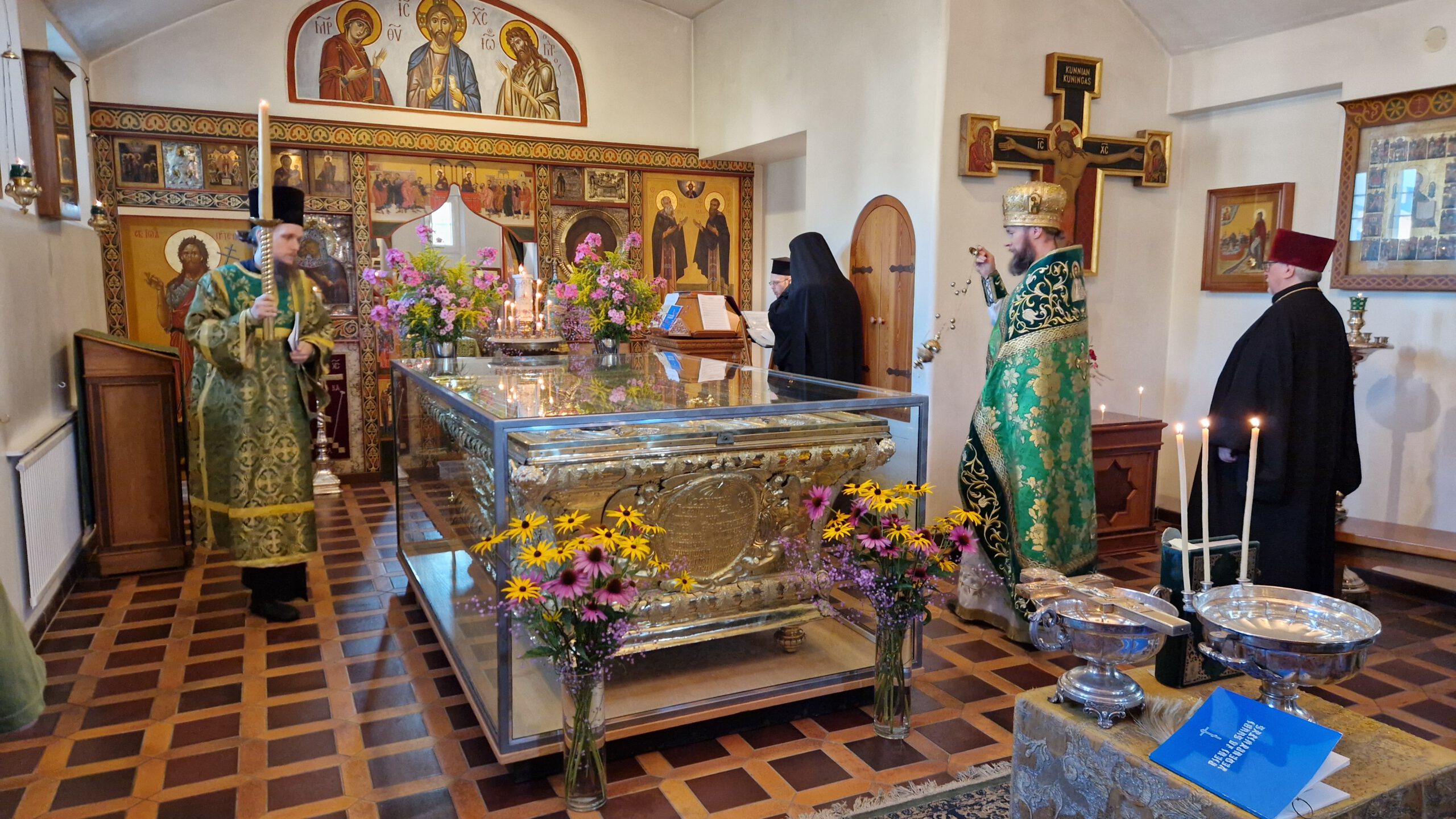 Pyhittäjäisien Sergein ja Hermanin muistoarkku: Igumeni Mikael avaa kirkollisen aarteen merkitystä