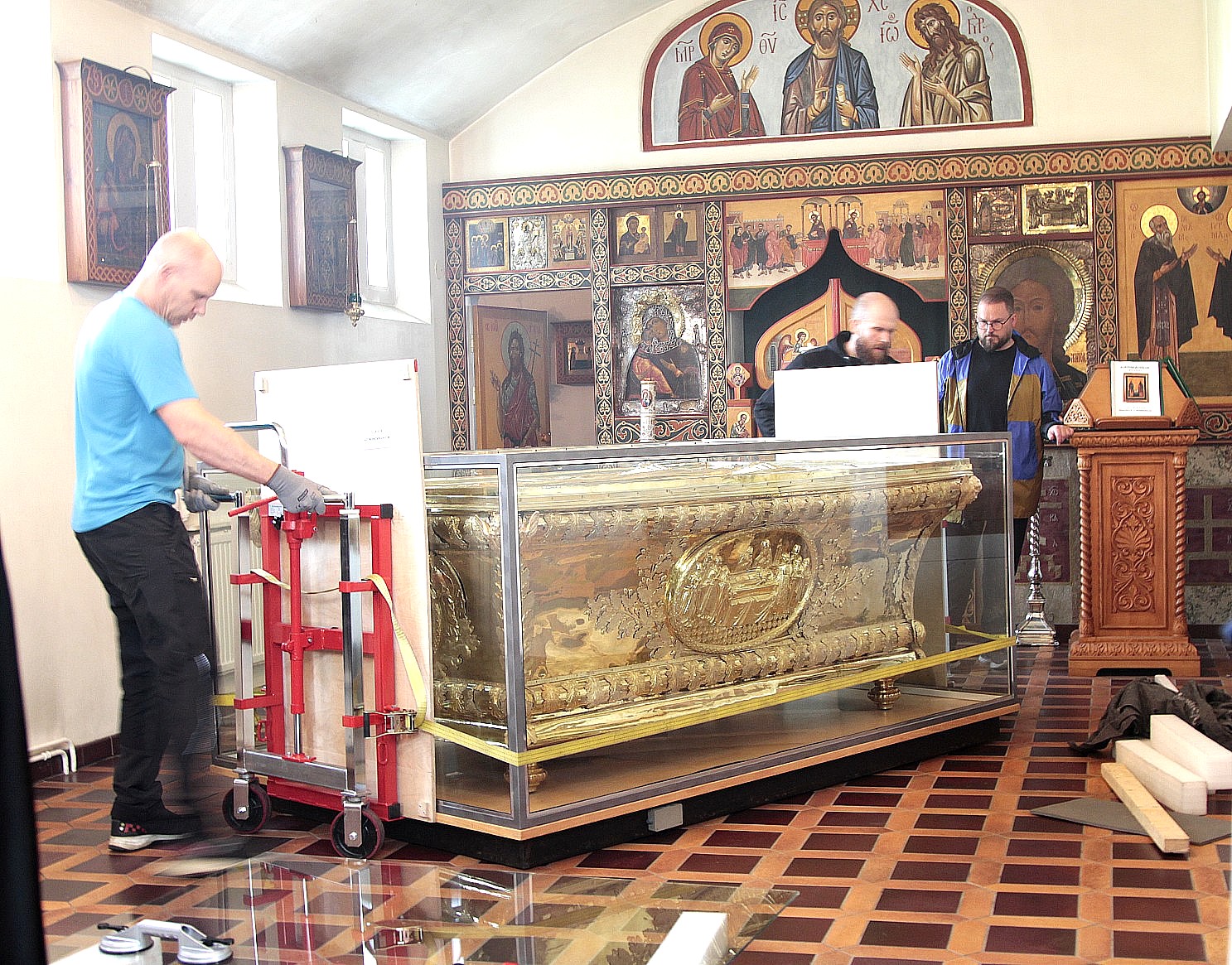 Pyhittäjäisien Sergei ja Herman Valamolaisten muistoarkku palasi vihdoin Valamon luostariin