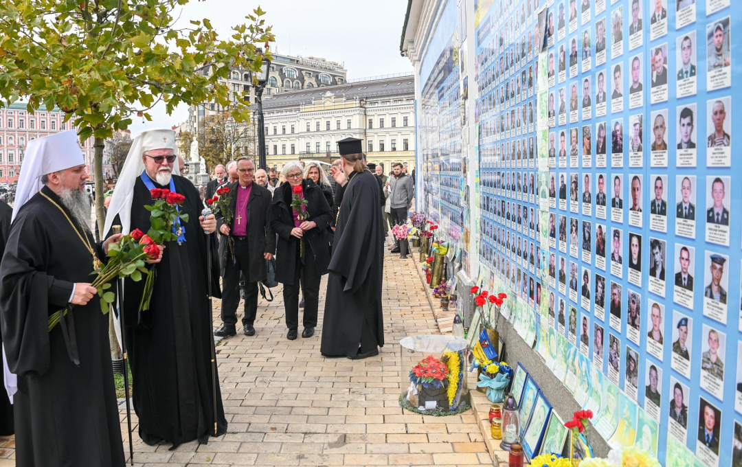 Ap Elia ja mp Epifani Ukrainan puolustajien muistomerkillä Pokrovana  2025