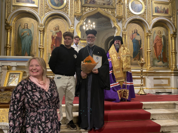 Isä Heikki Huttunen sai ONL:n myöntämän kultaisen ansiomerkin Kulmakivi-festareilla Tampereella 2025.