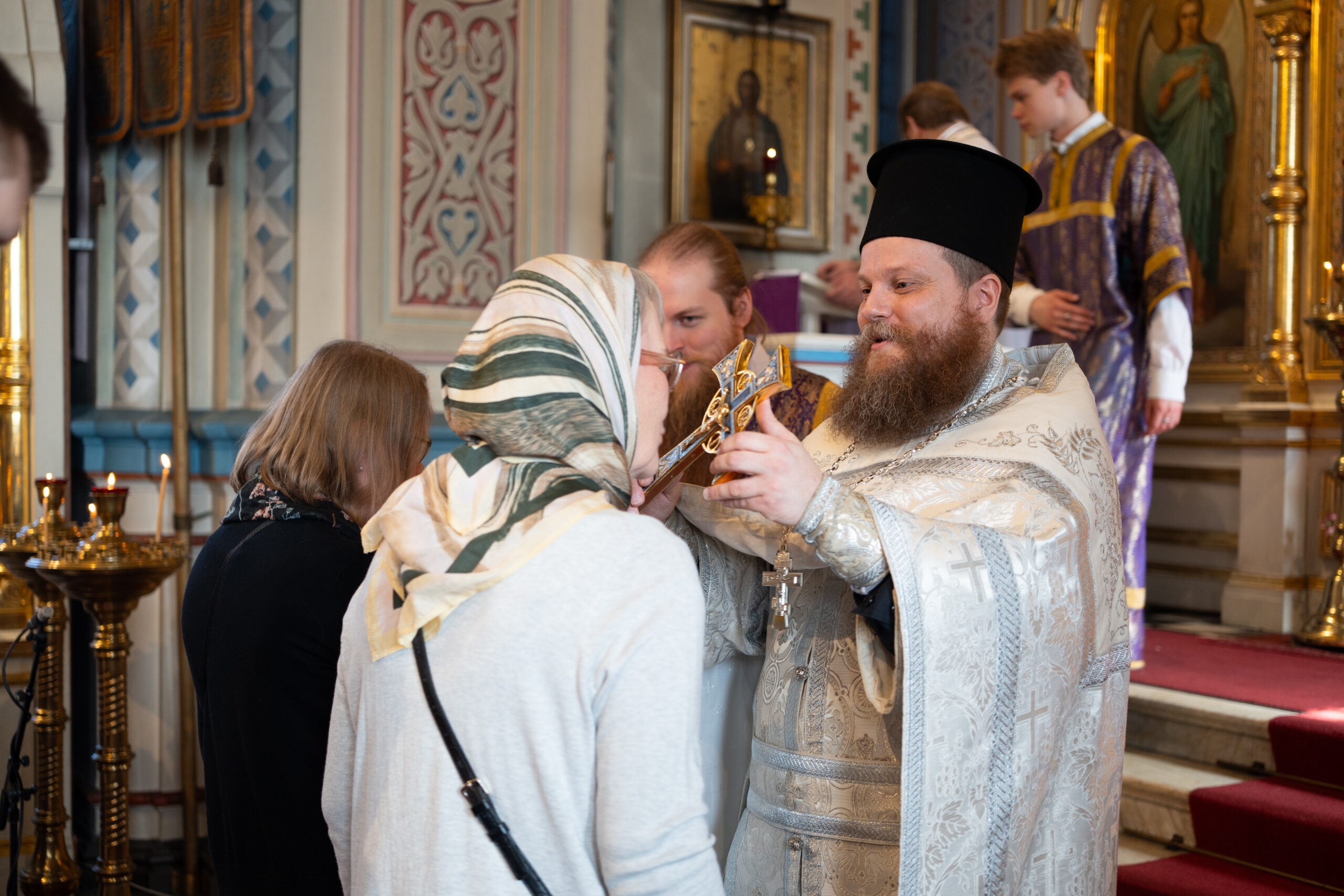 Isä Lassi Nuutisen tie kulki etsijästä seurakuntapapiksi: ”Yksin ei pärjää kukaan”