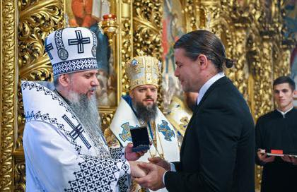 teologiselle sihteerille Jelisei Heikkil&auml;lle Pyh&auml;n Mikaelin ansiomerkin