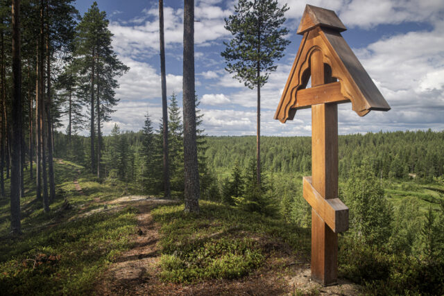 ortodoksinen risti erämäässä Suomen itärajalla