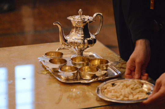 J&auml;lkiviini&auml; ja j&auml;lkimehua tarjolla ortodoksisessa kirkossa