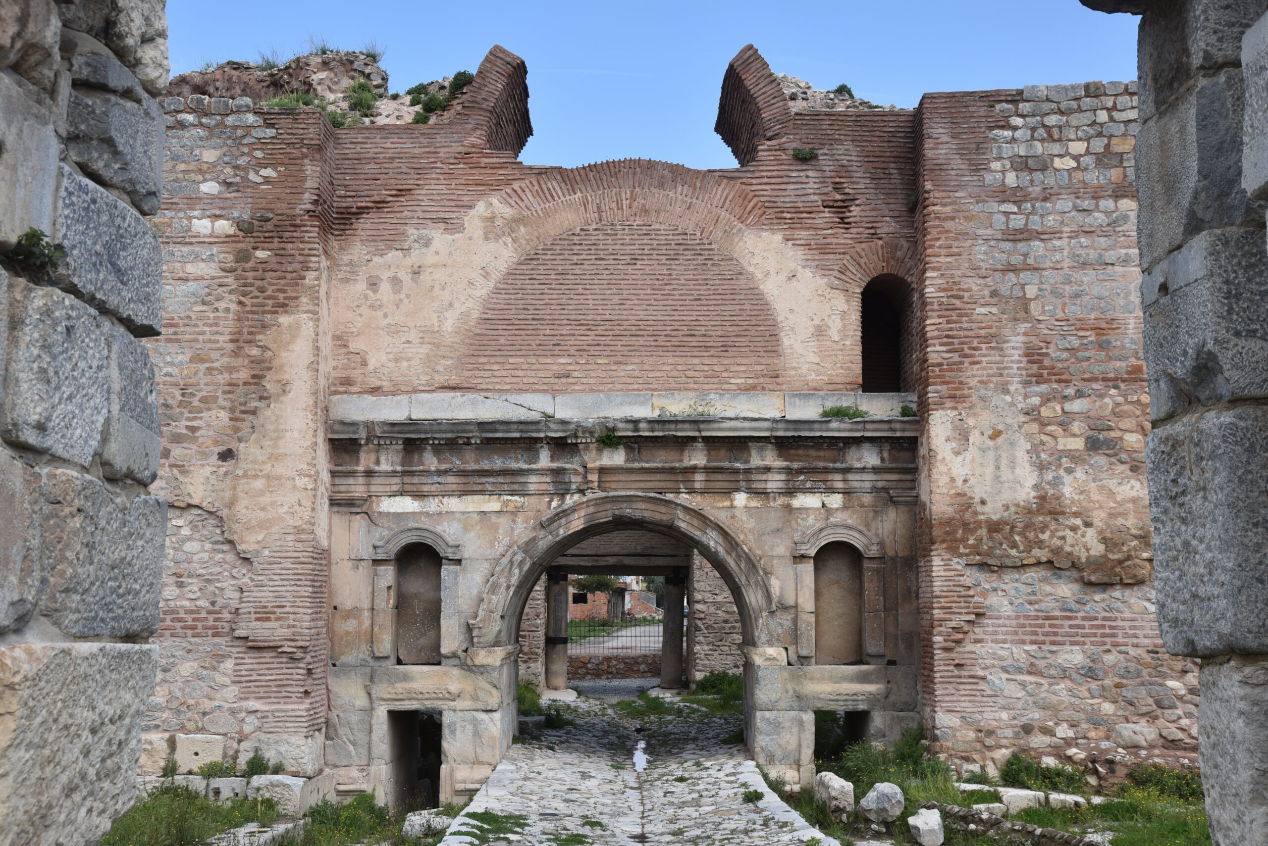 Paavi Leo vierailee ensimmäisen ekumeenisen kirkolliskokouksen tapahtumapaikoilla ja tapaa patriarkka Bartolomeoksen