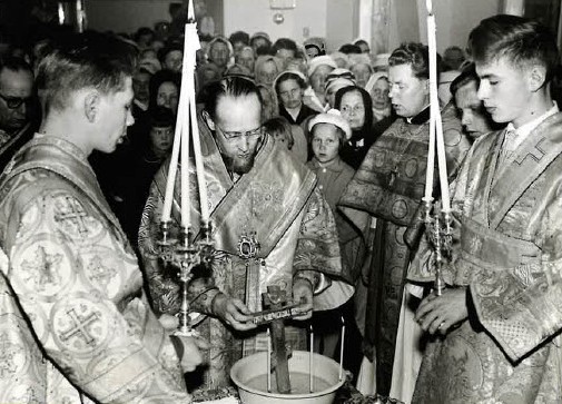 Paavo Perola on palvellut kirkkoa vuosikymmenet – muistoja arkkipiispa Paavalin ja Hermanin ajoilta