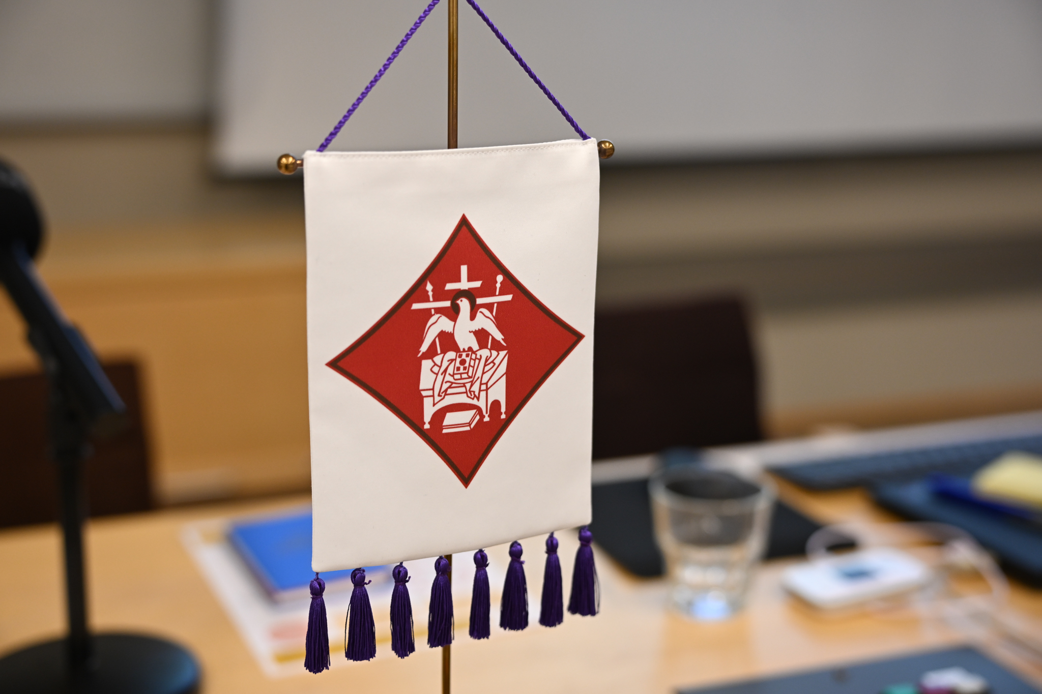 Kirkolliskokouksen päätöksiä: Keskustalo myydään, Oulun metropoliitan vaalia ei luvassa