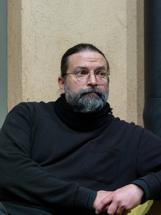 Kirjailija Riko Saatsi lähikuvassa