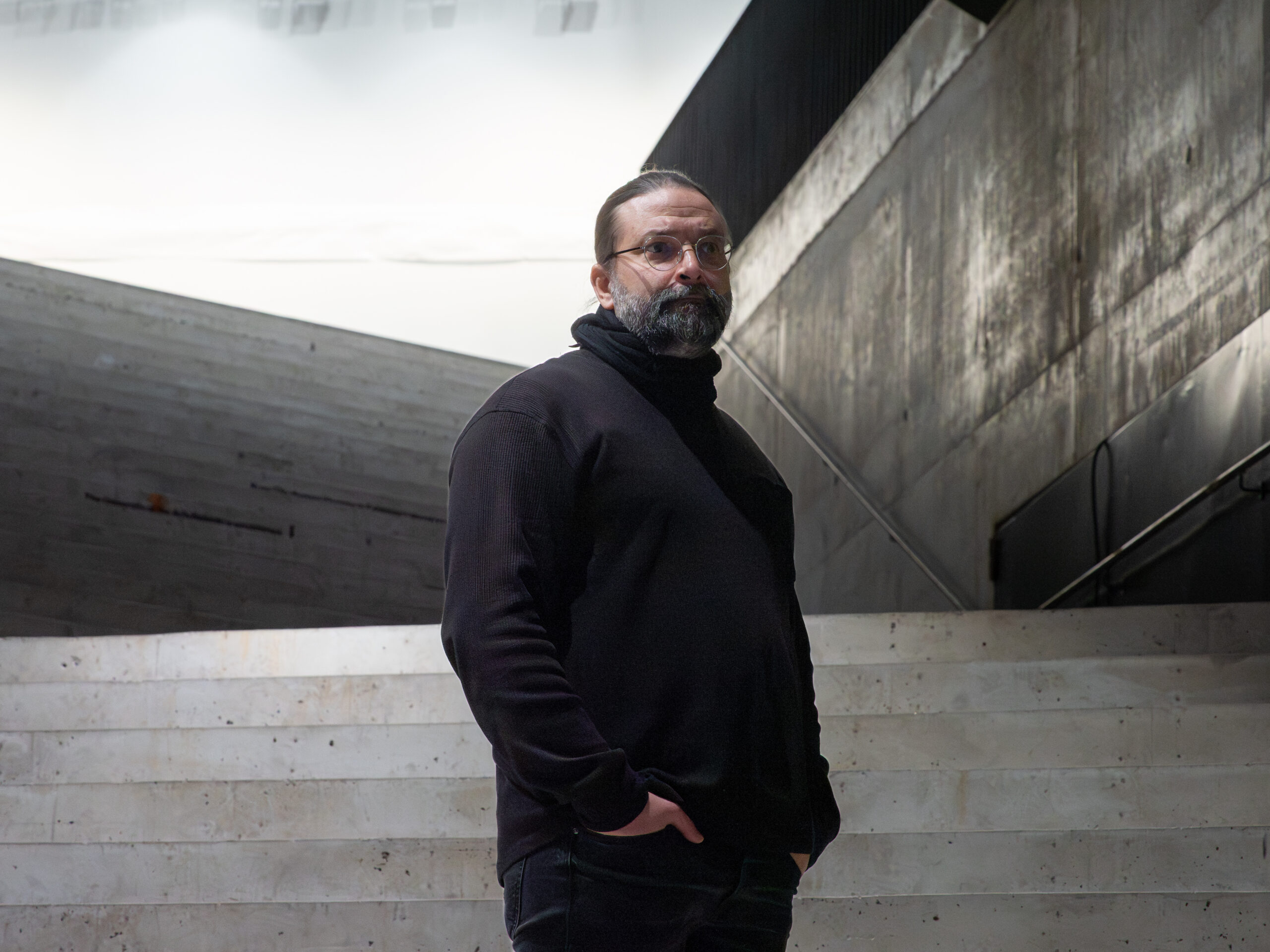 Riko Saatsin romaani kuvaa rajakarjalaista ja ortodoksista perinnettä – valittiin lukijoiden suosikiksi