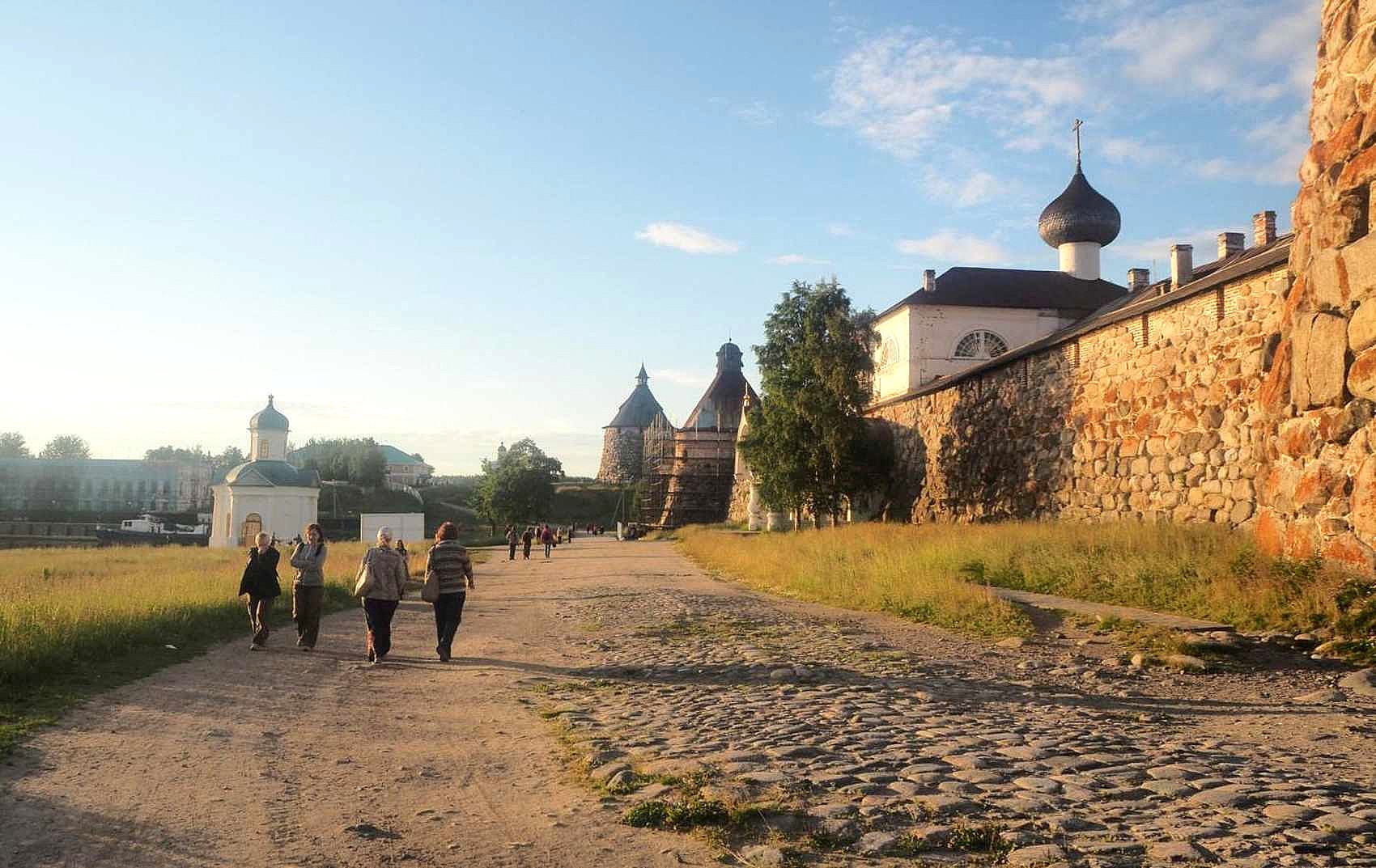 Karjalan-matkaaja Petri Niikko: Solovetskin vankileiristä vaietaan, ja Laatokan Valamosta tuli ”rikkaiden paratiisi”