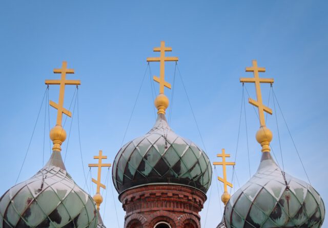 Tampereen ortodoksinen kirkon kupolit talvella