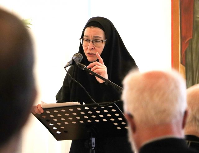 Sisar-Vassa-Larin-puhuu-OPL:n päivillä-Tampereella