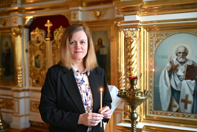 Ukrainalainen Oksana Horbanova Kotikirkossa Helsingin Liisankadulla