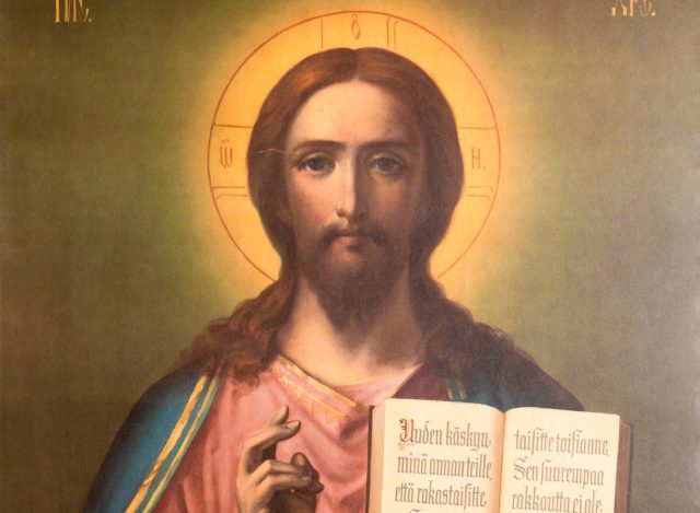 Evakko-Kristus -ikoni kehyksissä seinällä