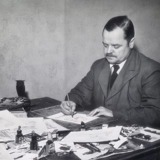 Rudolf-Koivu-piirtää-työhuoneessaan-1930-luvulla