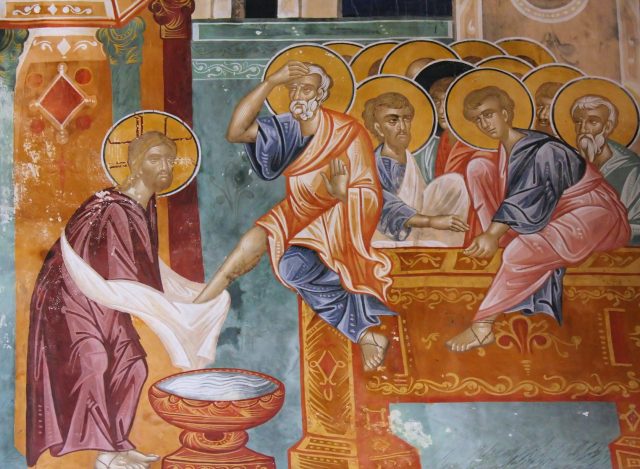 Jalkojenpesupalvelus-Kristus-pesee-suuren-torstain-ikonissa-opetuslastensa-jalat