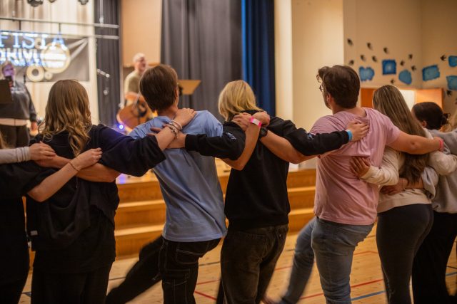 Ortodoksisia nuoria Kulmakivi-festivaaleilla