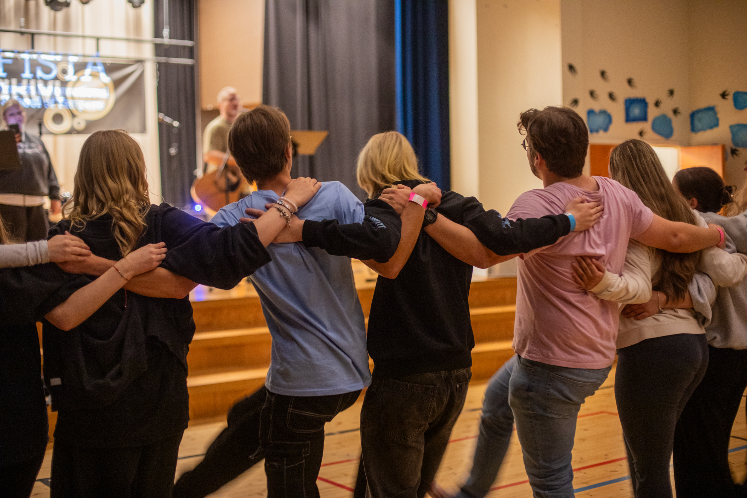 Ortodoksisia nuoria Kulmakivi-festivaaleilla