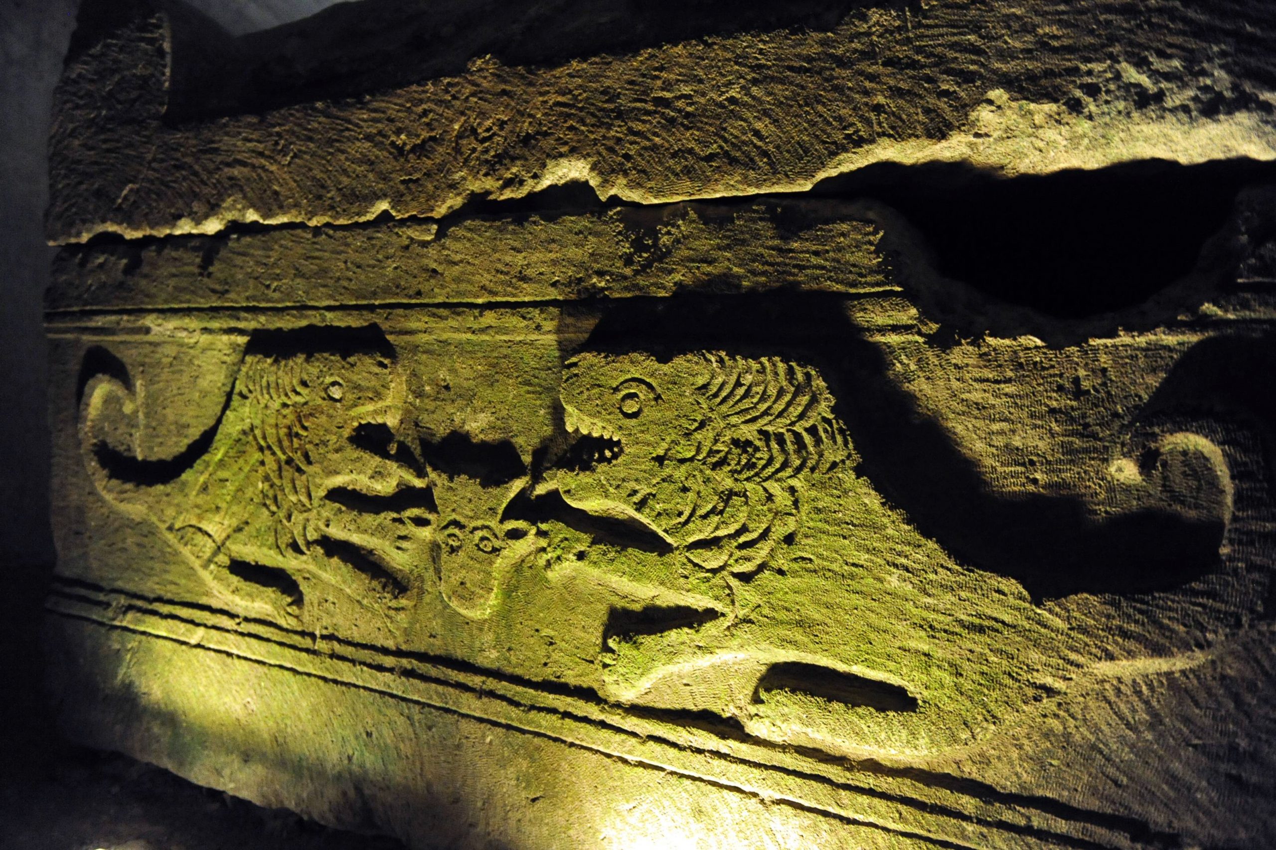 Leijonakoristeita-Sarkofagissa-Beit-Shearimin-luolastossa-Israelissa-