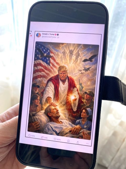 Yhdysvaltain presidentti Donald Trump Jeesuksen kaltaisena hahmona some-kuvassa. 