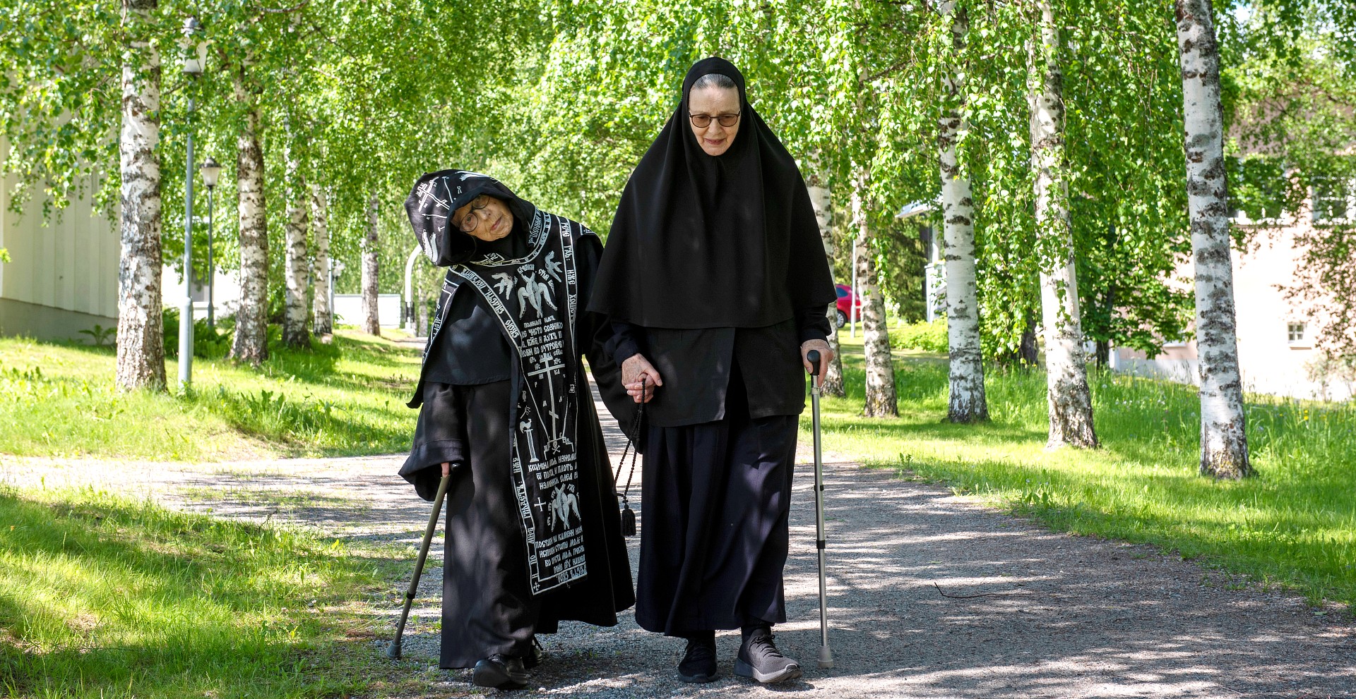 Skeemanunna Melania ja &auml;iti Johanna Lintulan luostarissa hein&auml;kuussa 2022. 