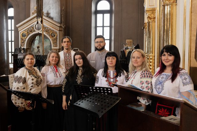 Helsingin ortodoksisen seurakunnan ukrainankielinen kuoro Intermezzo.