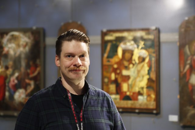 Amanuenssi Joni Ylimäki Suomen ortodoksisessa kirkkomuseo Riisassa