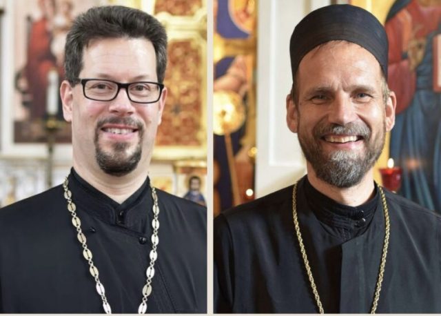 rovasti Teo Merras (vas) ja rovasti Petri Korhonen.