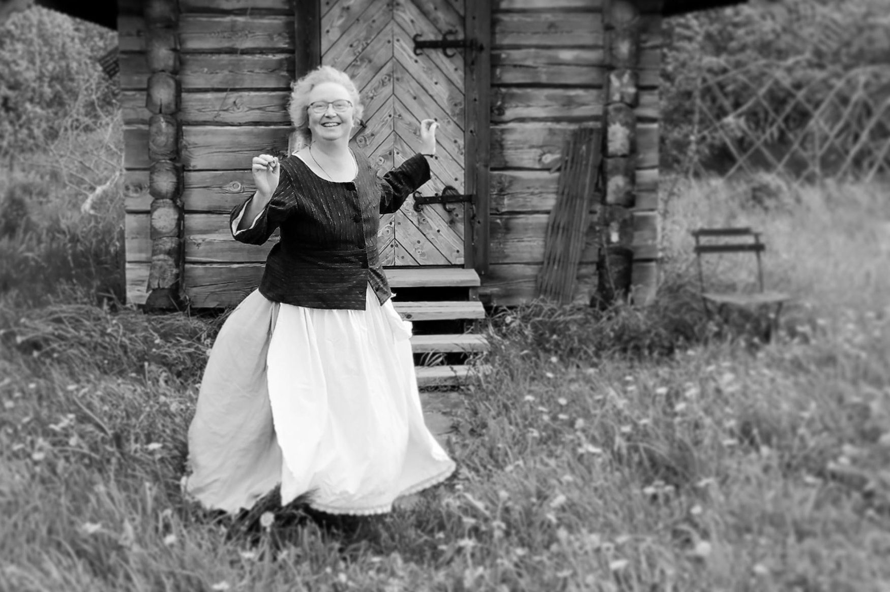 Hannele Maahinen ja tanssia tsasounalla.